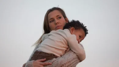baby-therapist’s-redirection-trick-stops-diminutive-toddlers-from-hitting