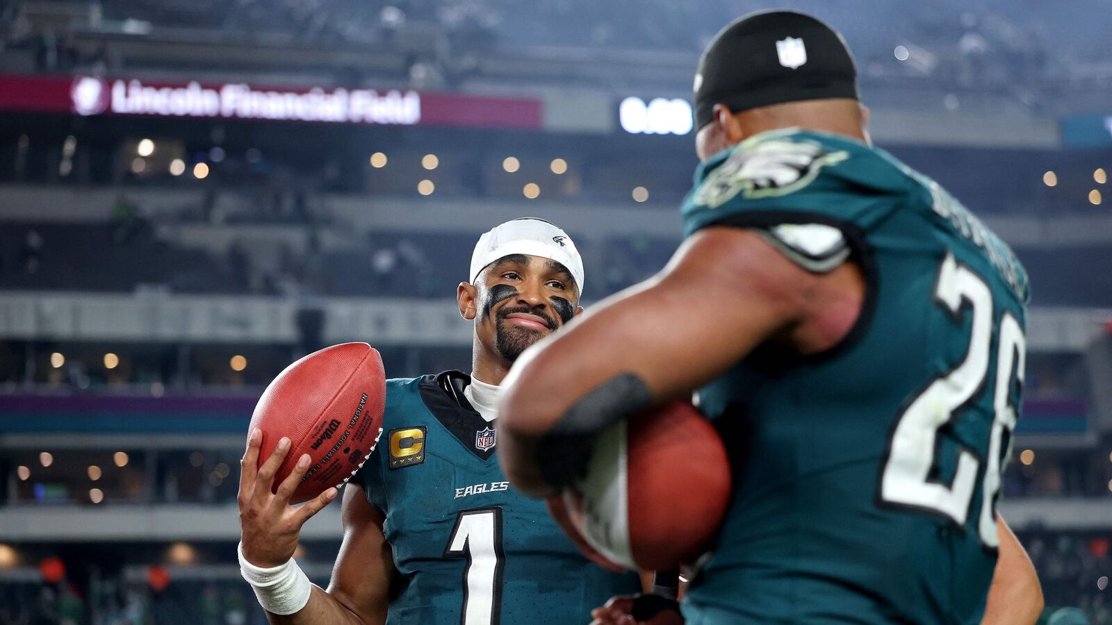 NFL schedule today: Sunday games, direct streaming details and top story lines