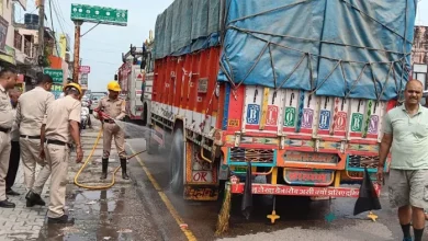 Torn tires of trucks cutting toll strip at Mehtpur -Engang, people scared with a loud explosion -truck tires explosion in Una panic at the border of the Himachal