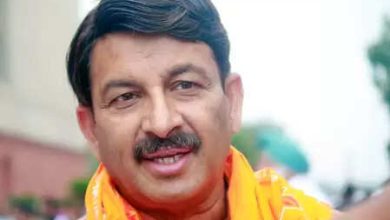 BJP MP Manoj Tiwari plays the role of Lord Parshuram in Ramlila