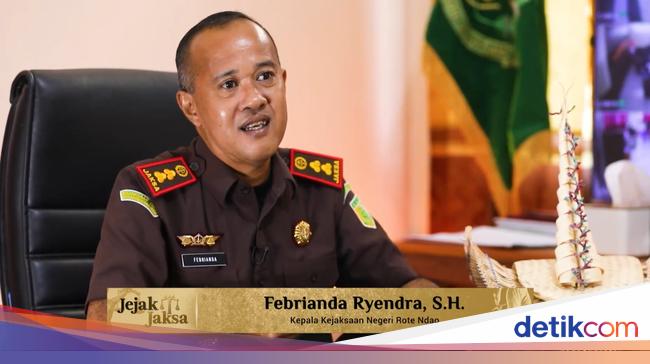 Look at the attempts of the prosecutor to introduce the law to residents in the southern tip of Indonesia