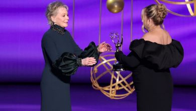 jean-graceful-wins-her-4th-‘hacks’-emmy,-thanks-hannah-einbinder