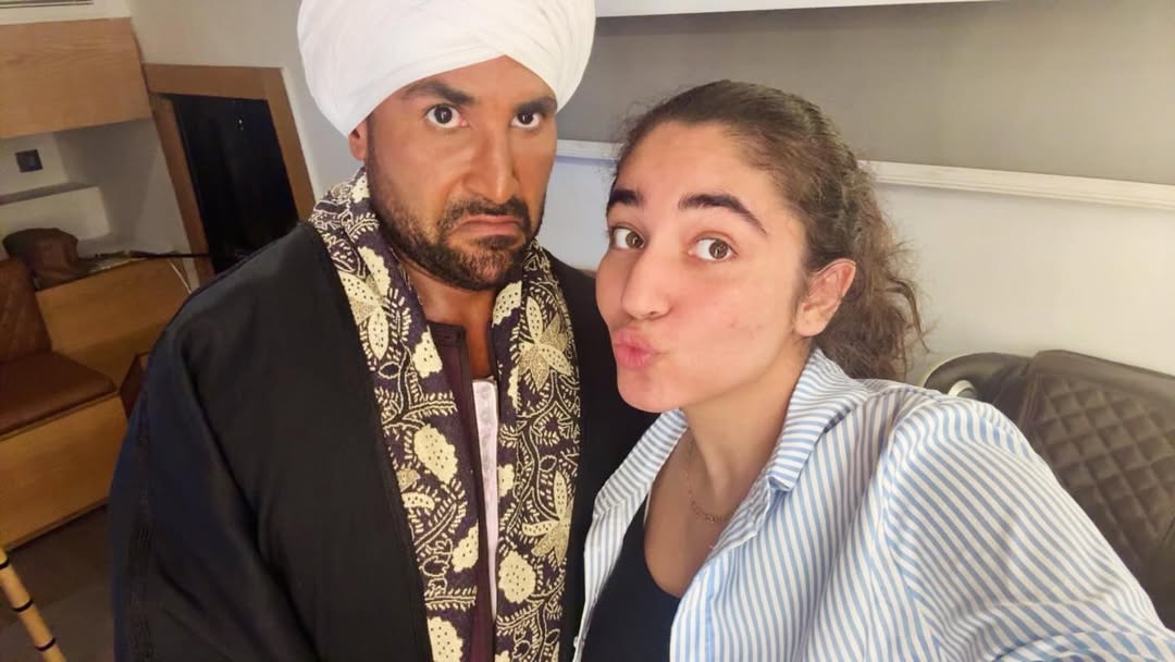 من بينهم أحمد سعد.. نجوم ومشاهير فاجأوا الجمهور بالظهور مع أبنائهم الشباب في لقطات نادرة خطفت…