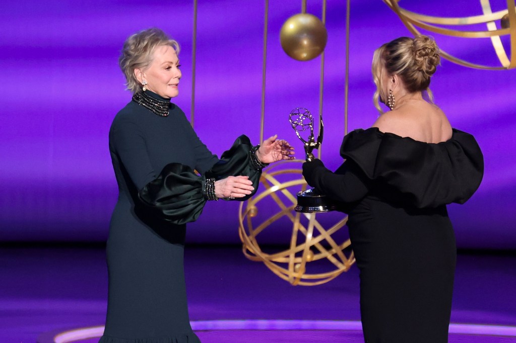 jean-trim-wins-her-4th-‘hacks’-emmy,-thanks-hannah-einbinder