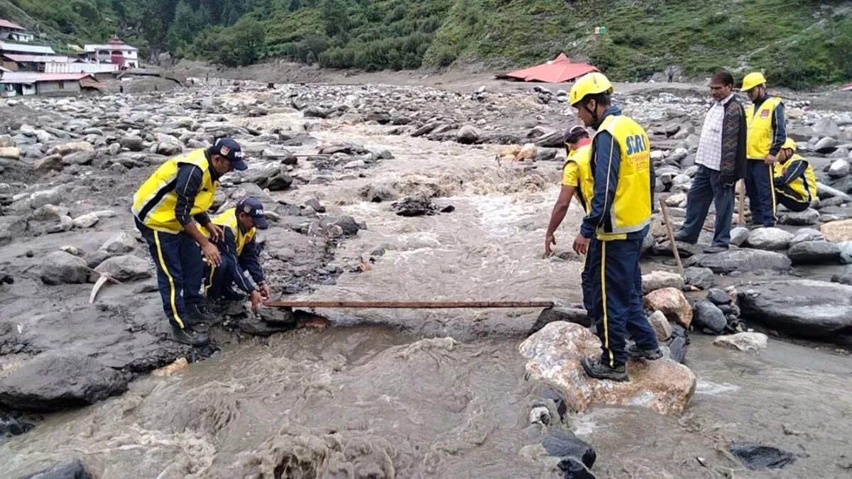 Disaster recording in Harshil-Dharli region of Uttarkashi, geologists for debris samples