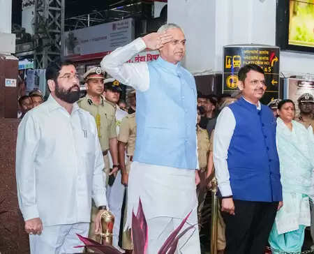 Great receipt of the newly appointed Governor of Maharashtra in Raj Bhavan, Guard of Honor received