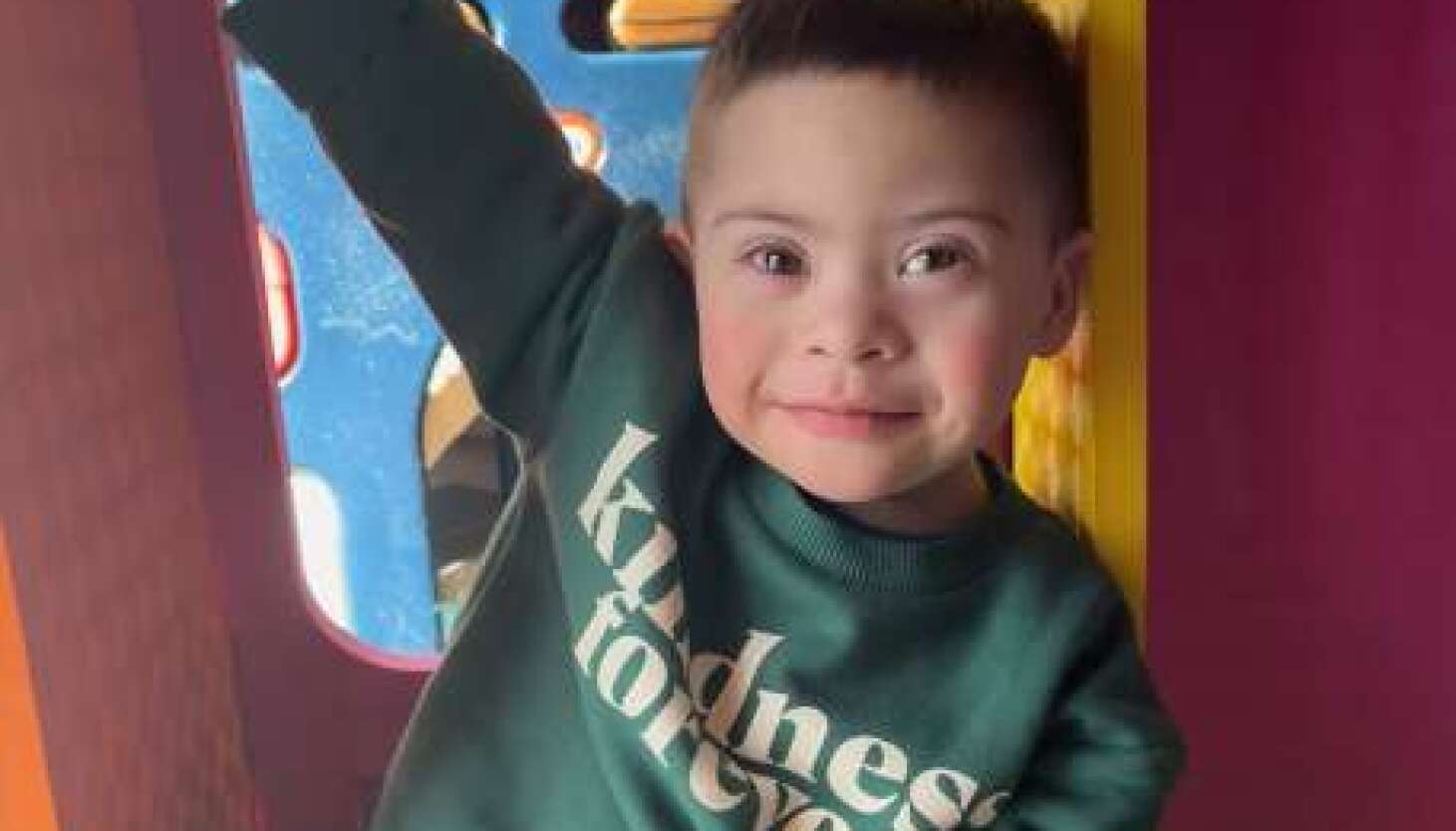 shining-lights,-enormous-city,-cramped-boy:-east-dundee-toddler-to-seem-on-times-sq.-show-cowl