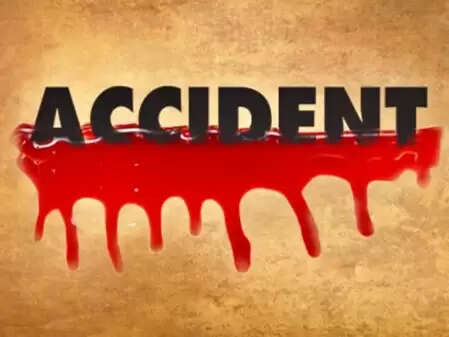 High -speed truck desert in indore, 2 dead, very injured