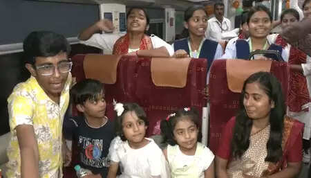 Students were pleased to get the gift of Bharat Express, say:- Said- Modi is developing Bihar