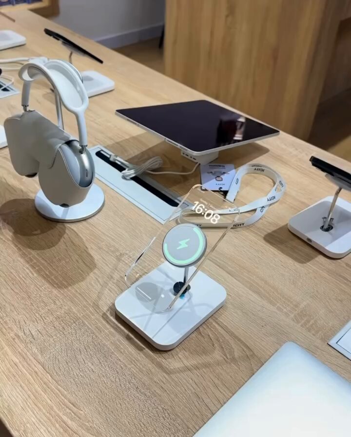 فيه ناس كذا تتخيل ايفون بيصير