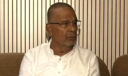 Lalu Prasad Yadav should not use such language: Disaster Mandal