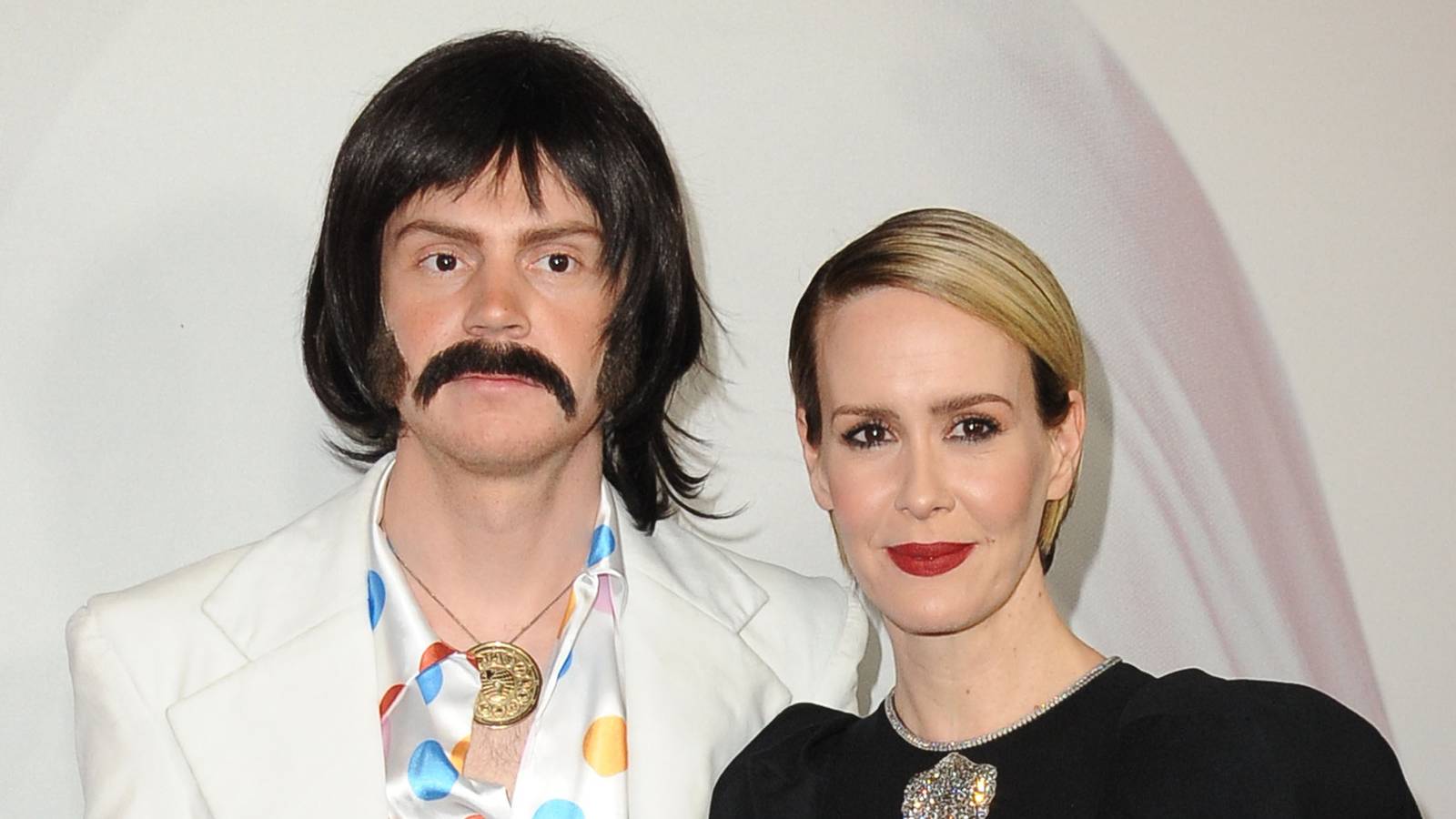 american-fright-yarn-stars-evan-peters-&-sarah-paulson-call-out-ryan-murphy-over-season-13-delay
