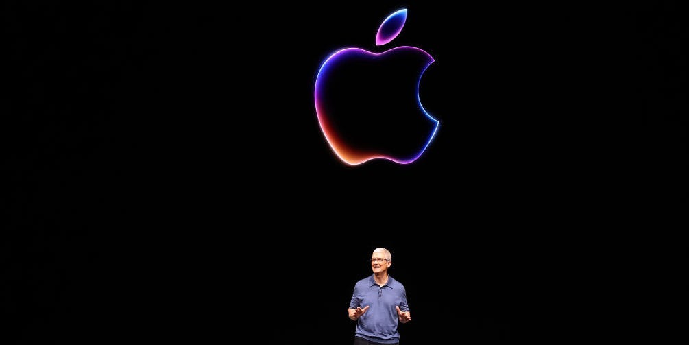 apple-wwdc:-it”s-in-the-assist-of-on-he,-in-sizzling-seat-with-trump.-now-what?