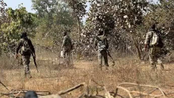 One crore rupees of the Maoist commander and two others died in a meeting in Jharkhand
