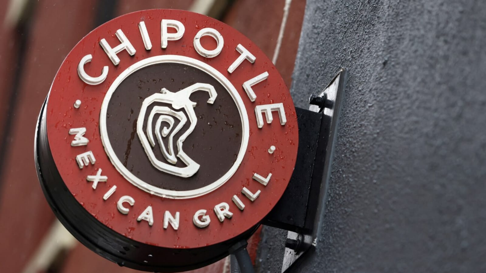 Chipotle brings irresistible agreement in this football season: Wear a jersey and get …