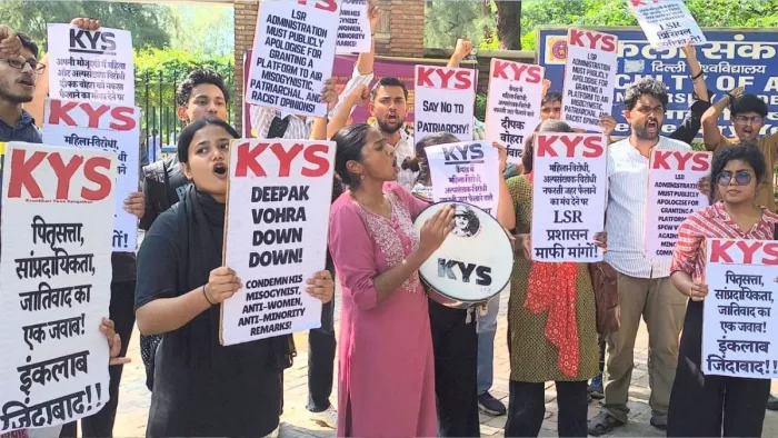Controversion on the speech of the former diplomat, students showed this claim through the execution of Du’s art faculty -NCR Controversy at LSR College Students protest ex -diplomat -Diploma speech in New -Delhi