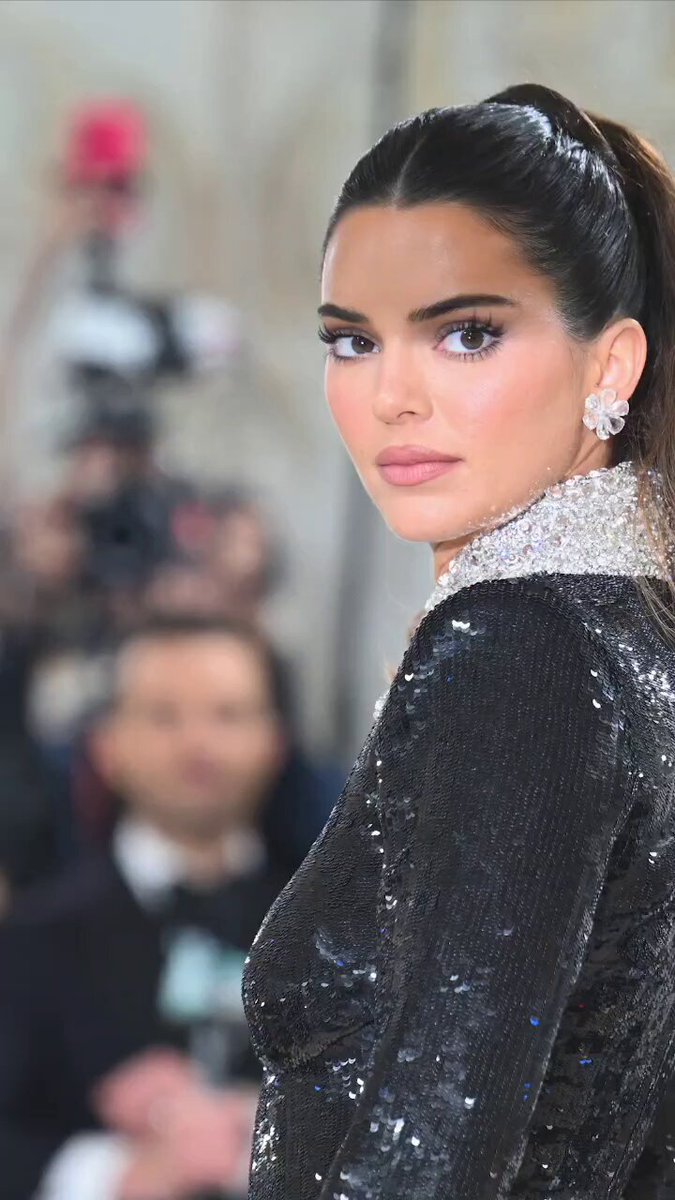 عارضة الأزياءKendall Jenner. .. تودع عالم عروض الأزياء بعد أن تصدرت قائمة الأعلى أجرًا