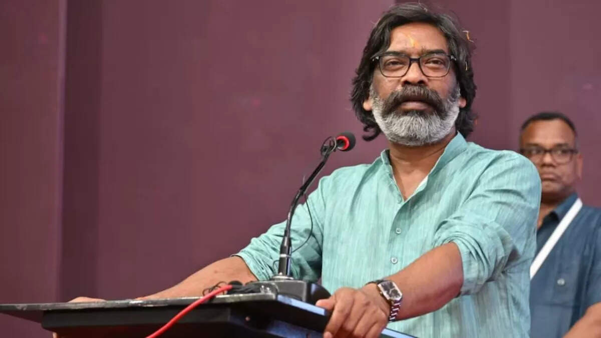 Hemant -government surrounded by the allegations of the IPS officer, BJP is accused of smiling