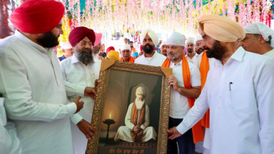 Rahul Gandhi, who went to know the condition of flood victims in Punjab, is caught up in a new controversy, why was there a jerk about tying siropa in the video?