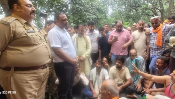 Raebareli News: Unrul Dumper has the former Dhaba operator, Death; Villagers got stuck the road – Raebareli High Speed ​​Dumper Crushes The former Dhaba operator dies on the spot