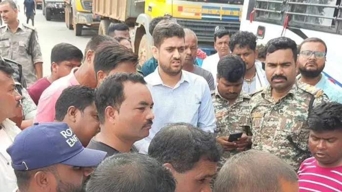 Road accident: The bakkie chased away the happiness of the family, the death of Father and Son; Woman seriously injured – Bokaro road accident father and son die in tragic NH collision