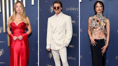 jenna-ortega,-more-stars-stroll-2025-emmy-awards-crimson-carpet