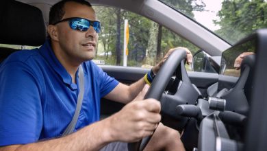 how-a-blue-envelope-helps-autistic-drivers-feel-safer-on-mass.-roads