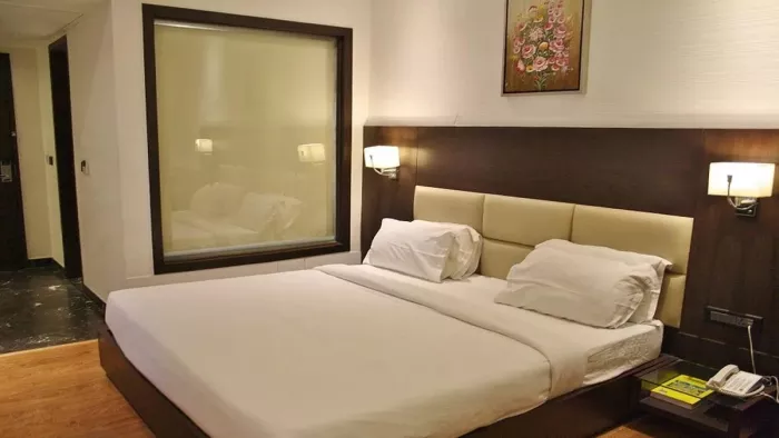 To stay in the hotel from 22 September