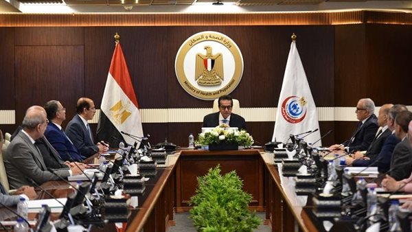 نائب-وزير-الصحة-يناقش-مقترح-الهيكل-التنظيمي-للهيئة-العامة-للتأمين-الصحي