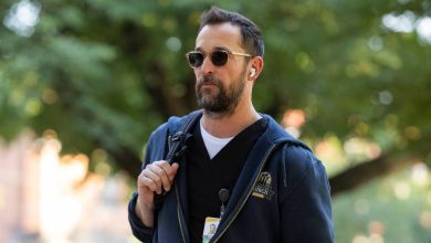 the-pitt-wins-outstanding-drama-sequence-at-2025-emmys,-beating-severance