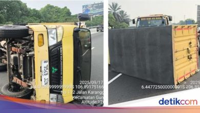 The chronology of the boxing car was hit by Avanza to roll on the Jagorawi Toll Road
