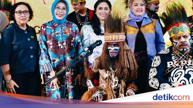 Dwelling the taste of papua, papeda for fatma saifullah yusuf was surprised