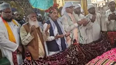 On the 75th birthday of Modi, BJP leader Shahnawaz Hussain climbed the sanctuary of Nizamuddin Auliya