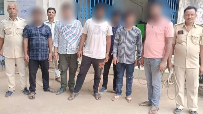 Body trade exposed in Katihar, 6 arrested; Police save 4 women and 1 minor girl – Katihar Police Busts Sex Racket made at hotel arrests