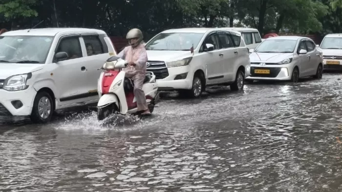 It took half an hour to cover a distance of 2 km to commissioner Roshan Jacob. These things told the municipal commissioner – Commissioner Roshan Jacob took half an hour to cover a distance of 2 km, wrote a letter to the municipal commissioner