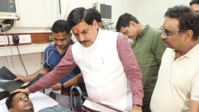 CM Mohan Yadav Strict, carefree policemen who were suspended on a trucking accident; 4-4 lakh helps for the family of the dead