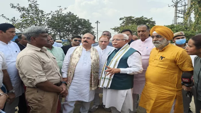 ‘Delhi landfill employees will get an incentive amount of Rs 5000’, the Union Minister announced -Ncr Manohar Lal announces to Bhalswa landfill cleaning Diwali -Bonus