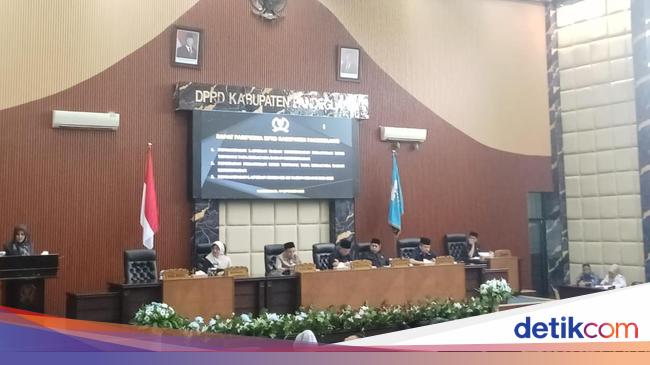 After the recess, Pandeglang DPRD said residents complained about infrastructure