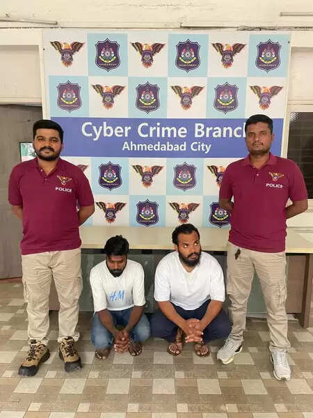 Gujarat: Two members of the cyber gang were arrested for the fraud of digital arrest fall of Ahmedabad arrested