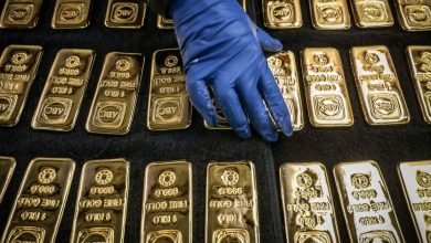 The price of gold is below a record level with the increasing caution of the US federal statements