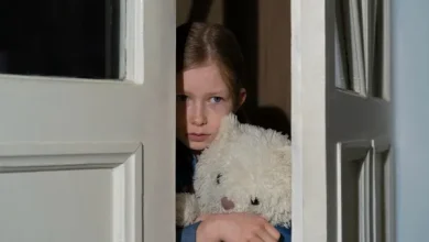 مشكلة تتكرر: كيف أتعامل مع خوف طفلي من الظلام أو النوم بمفرده؟