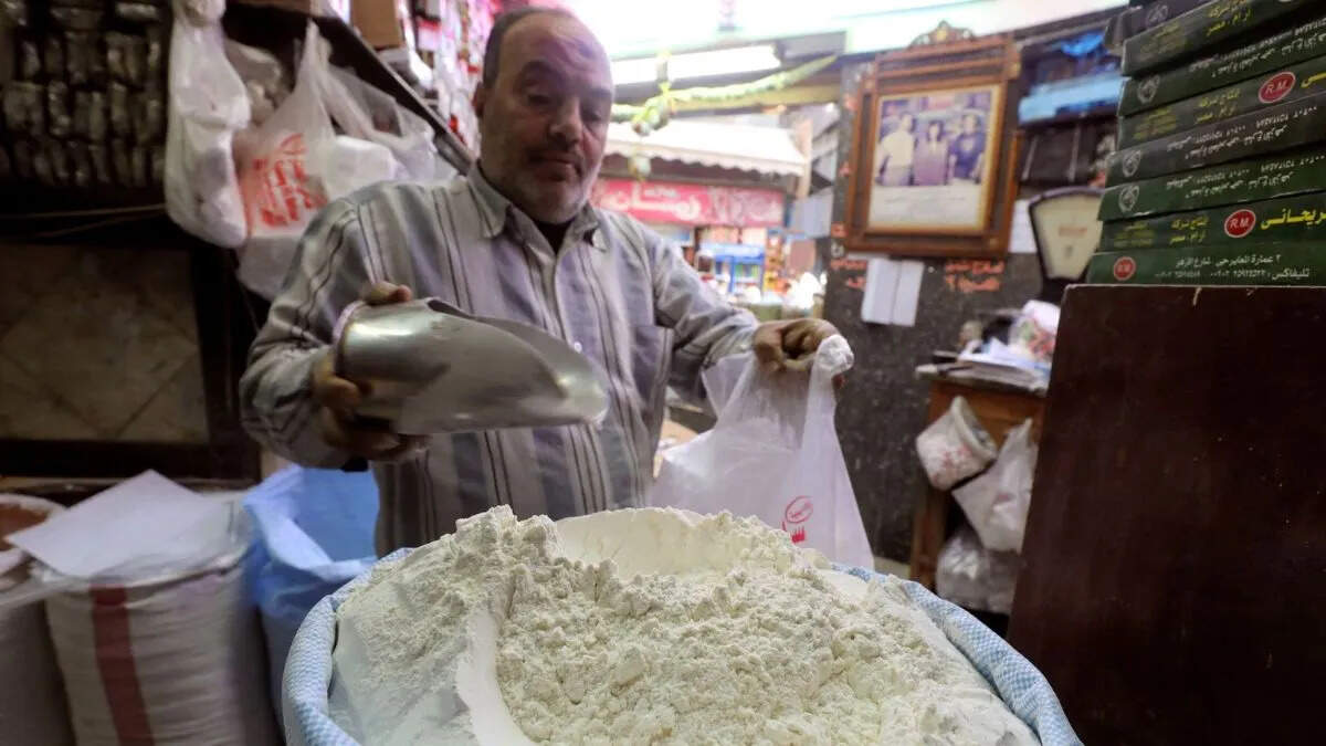 People yearn for twice bread! Rs 140 kg flour in Pakistan, Punjabis occupies large