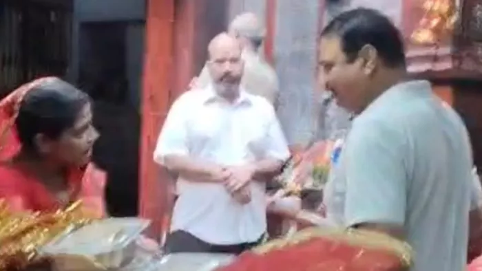 The predominant Wadio -Viral of Outpost InCharch, threatened to put it in jail for not removing the eruption – findshyachal Dham in charge video threatening shop owner Sparks Outrage