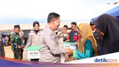 Polri Social Service Alumni Akpol ’90, part 1,485 packets of food in Batam