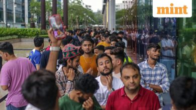 Long ropes outside Mumbai BKC Apple Store, since iPhone 17 series is for sale | Video