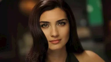 بفستان-جريء-وشفاف.-إلالة-لافتة-للمثلة-التركية-توبا