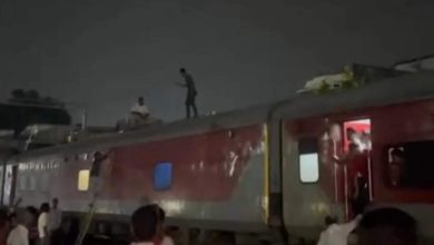 Dangerous act of youth at the Katni Train Station, Train Pak and Tower climbed