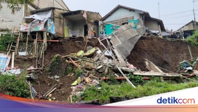3 houses in Bogor collapsed by landslides, residents were evacuated