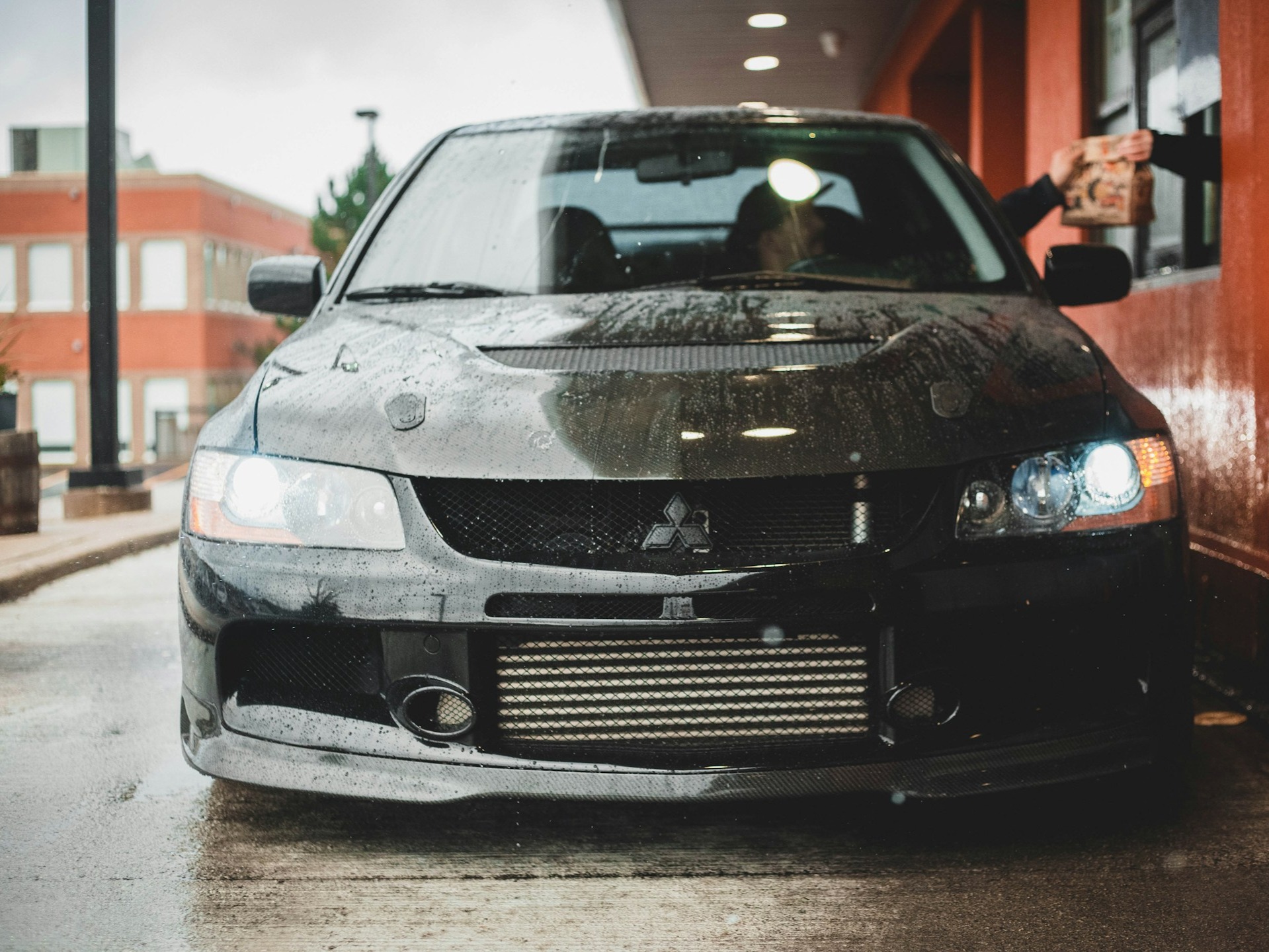 Car damage in the showroom, who will give money?