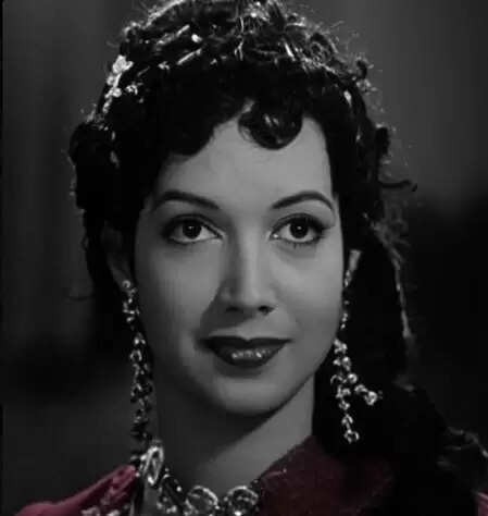 Fans became fans of Shakeela in ‘Eyes Hi Eye’s Eyes Ho Ho Gaya Ho Gaya’ and ‘Lear Pahla Pyaar’
